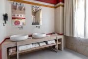 10GR Boutique Hotel & Wine Bar