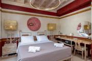 10GR Boutique Hotel & Wine Bar