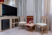 10GR Boutique Hotel & Wine Bar