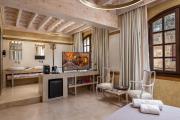 10GR Boutique Hotel & Wine Bar
