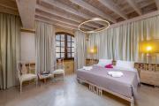 10GR Boutique Hotel & Wine Bar