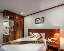 May De Ville Legend Hotel