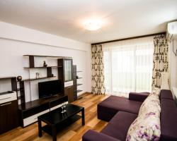 Mamaia White Apartment