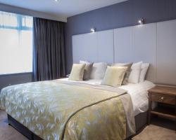 Four Seasons Hotel & Leisure Club