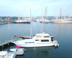 Ocean Romance Dockside Bed & Breakfast Yacht