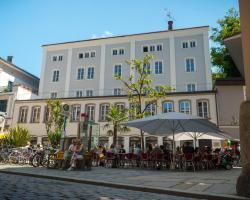 Art Hotel & Hostel