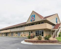 Motel 6-Overland Park, KS