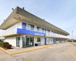 Motel 6-Topeka, KS - Northwest