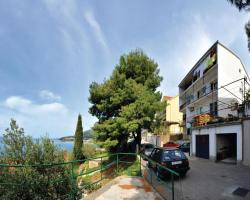 Two-Bedroom Apartment Omis with Sea View 03