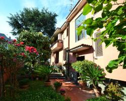 Cosy Holiday Home in Pompei with Garden