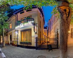 Pid Templem Hotel