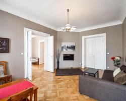 Guestin 3Room Family Apartment @ Kremencova