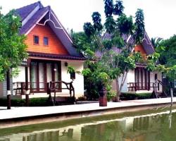 Baan Thai Damnoen Canal House