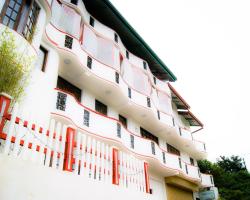 Yoho Toppass Breeze Hotel