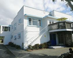 Tahuna Beach Hostel