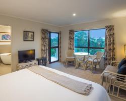 Morepork Riverside Lodge