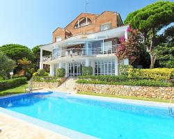 Holiday Home Urb Tres Turons