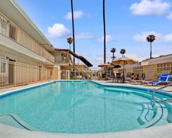 Super 8 by Wyndham Los Angeles-Culver City Area