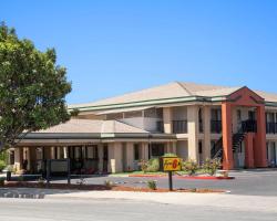 Super 8 by Wyndham Salinas