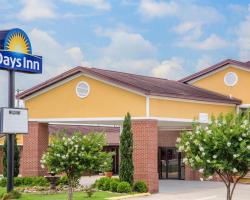 Days Inn by Wyndham Lake Village