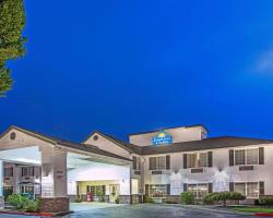 Days Inn & Suites by Wyndham Gresham