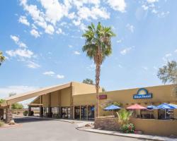 Days Hotel by Wyndham Peoria Glendale Area