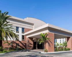 Days Inn & Suites by Wyndham Fort Myers Near JetBlue Park