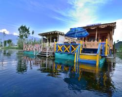 Golden Hopes Group of Houseboats