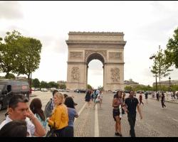 Champs Elysées Arc de Triomphe