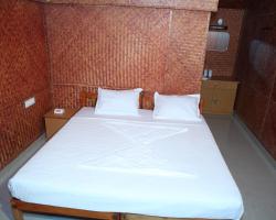 Savithri Inn Bamboo Cottages & Resorts