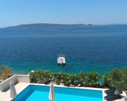 Apartments Niana with heated seawater swimingpool