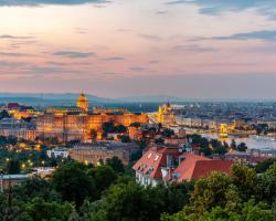 Apartment on Gellért Hill Downtown with free garage & Castle View