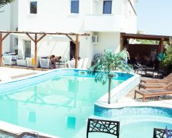 Guesthouse Crazy Night