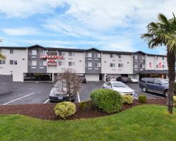 Clackamas Inn and Suites