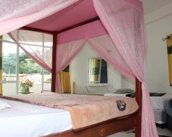 White House Riverside Retreat