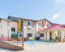 Super 8 by Wyndham Bloomington University Area