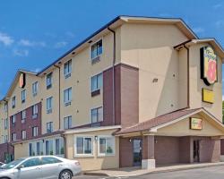 Super 8 by Wyndham Nashville/ Dntn/ Opryland Area