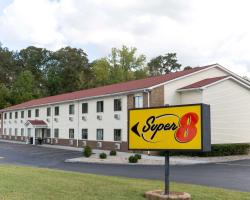 Super 8 by Wyndham Radcliff Ft. Knox Area