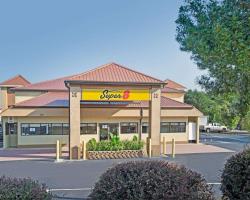 Super 8 by Wyndham Suwanee