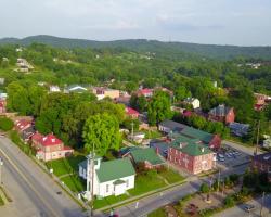 Harbor Haus Inn & Suites