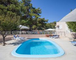 The Olive Grove Villa Private Pool with star links WiFi