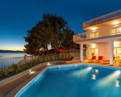 Magnificent Villa with Pool, Hot Tub, Sea View, Sauna