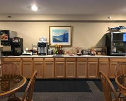 Lakeshore Inn & Suites