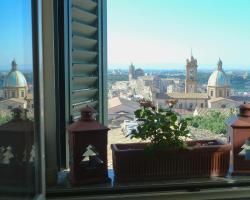 Casa tipica siciliana patronale home BedandBreakfast TreMetriSoprailCielo Camere con vista, colazione interna in terrazzo panoramico