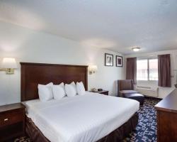 MorningGlory Inn & Suites