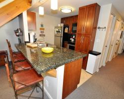 Gore Creek Meadows Remodeled 3 Bed condo w/ 4 Bathrooms