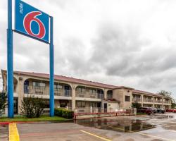 Motel 6 San Antonio, TX - Frost Bank Center