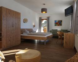 Hotel Pension Tyrol