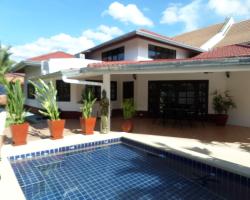 Siam Court 4 Bedroom Pool Villa by the sea close to all major attractions