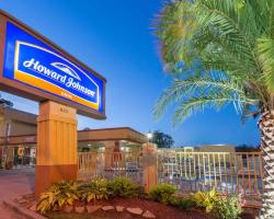 Howard Johnson by Wyndham Historic Lake Charles